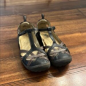 Jambu (JBU)  Dove Black and Brown Flats with Cross-Strap Detailing